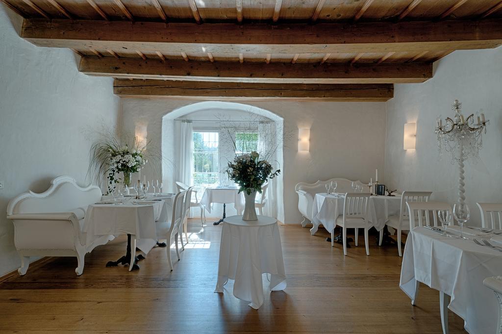 Schloss Ueberstorf - Tafeln, Tagen, Traeumen Ngoại thất bức ảnh